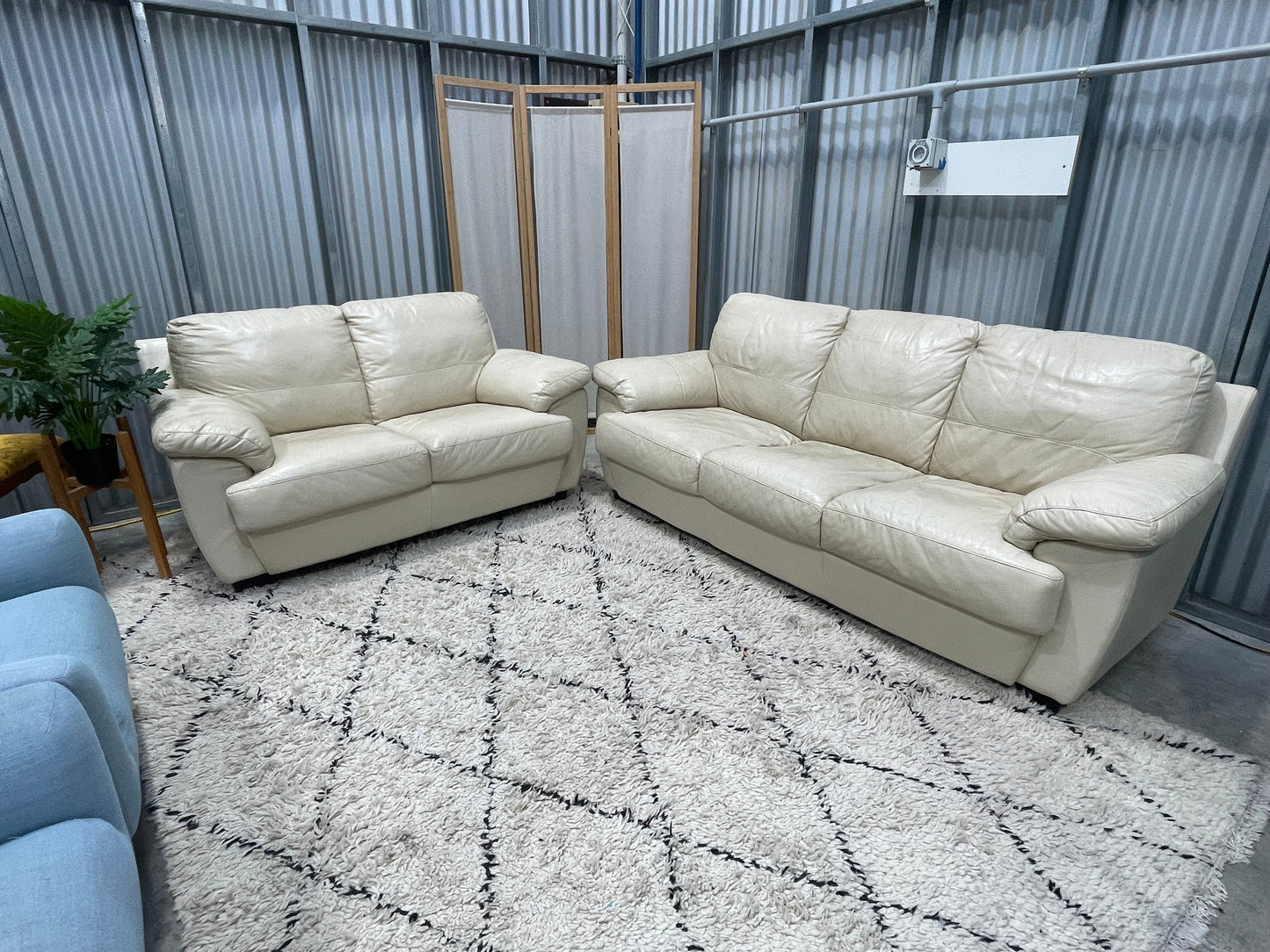 !!!FREE DELIVERY!!! 🚚 📦 Excelent Condition - LEATHER WORLD BRANDED - Natural Cream Colour - 3 + 2 Leather Lounge Suite