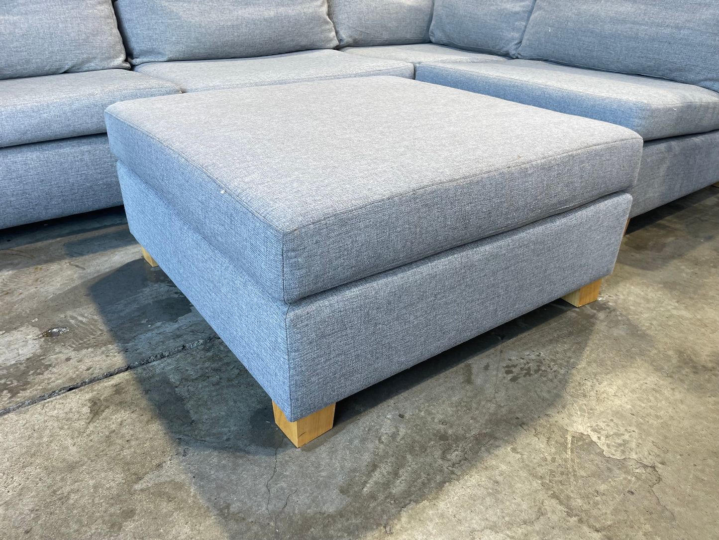 !!!FREE DELIVERY!!! 🚚 📦 Excelent Condition - Modern Gray Colour - 5 seater modular Corner with Ottoman