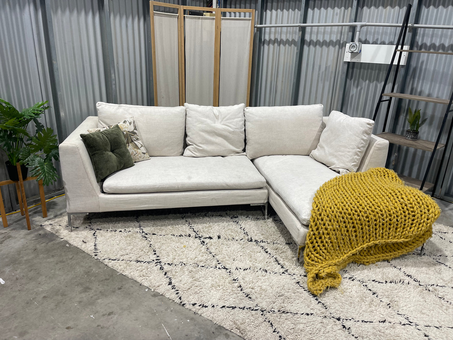 !!!FREE DELIVERY!!! 🚚 📦 Great Condition - Cream Colour Full Feather Down - LUXURY BRANDED “CAMERICH” - 3 Seater Sofa with Chaise