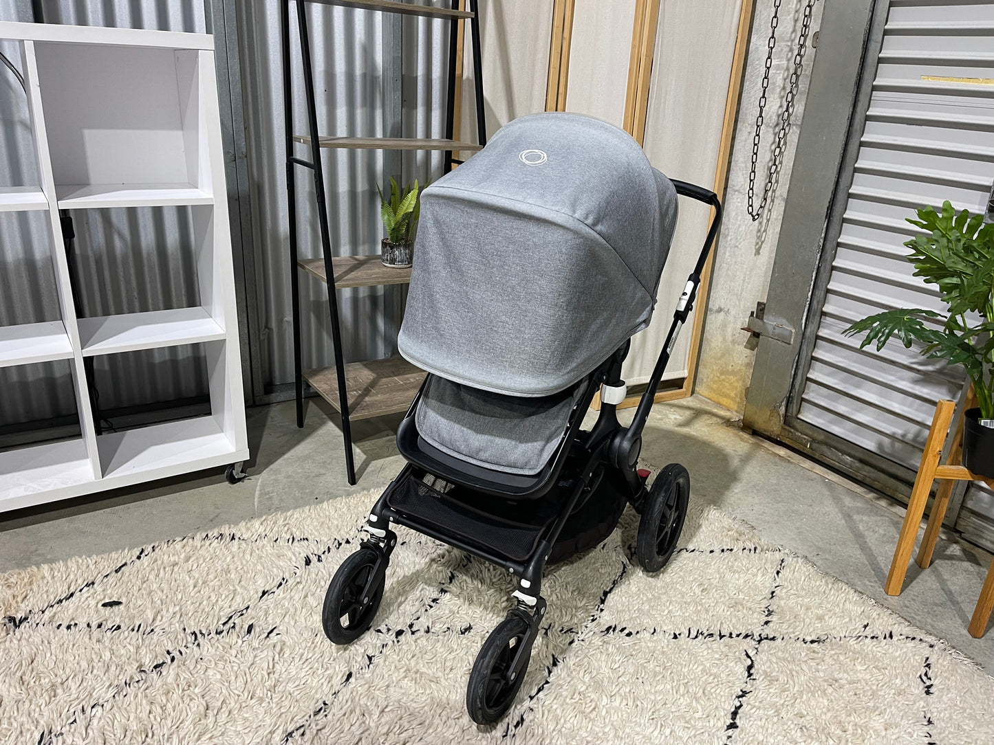 Excellent Condition - BUGABOO FOX - BLACK FRAME