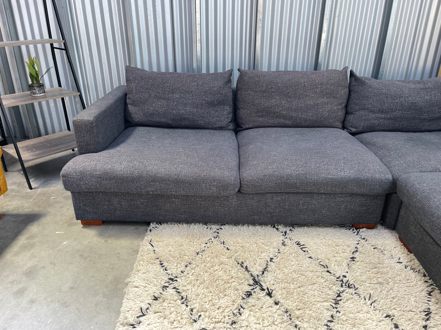 !!!FREE DELIVERY!!! 🚚 📦 EXCELLENT CONDITION FEATHER DOWN - Charcoal Black Colour - JOHN YOUNG BRANDED - 5 Seater Corner Lounge Suite