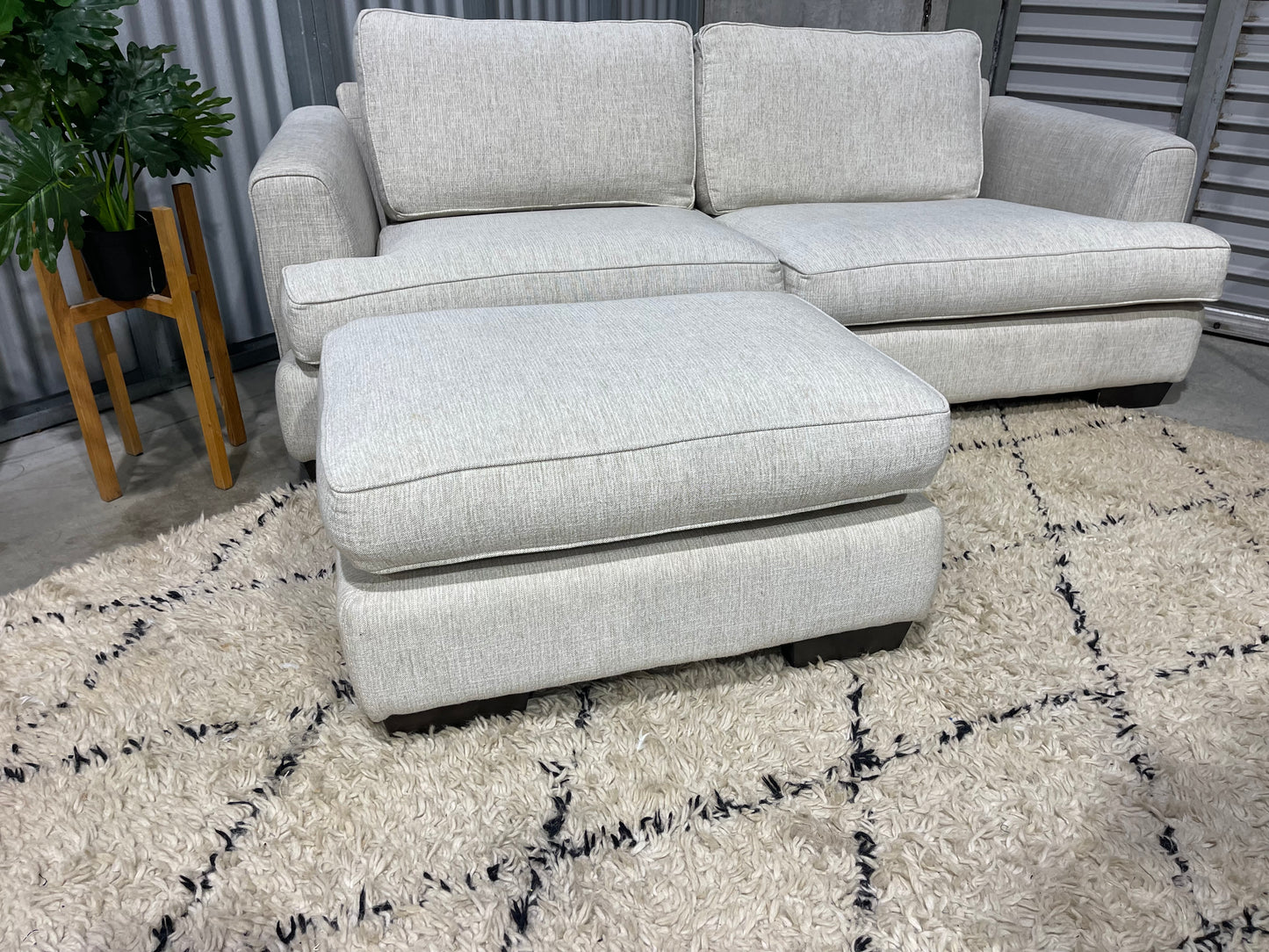 EXCELLENT CONDITION 
FARMERS 3 SEATER + OTTOMAN