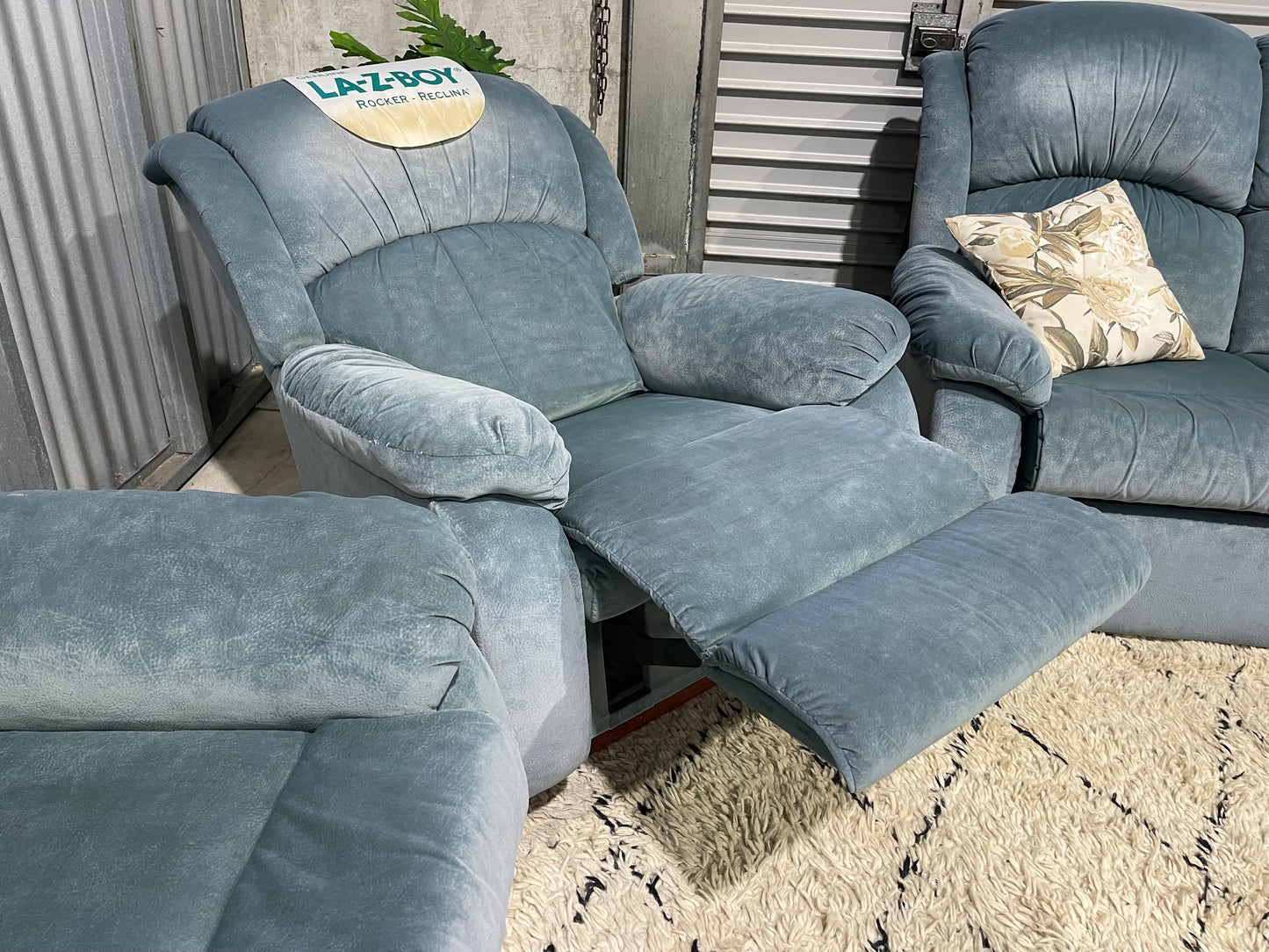 GREAT CONDITION 10 SEATER LOUNGE SUITE 
2x ROCKER RECLINER 
2x 3 SEATER COUCHES 
2x OCCASION CHAIR