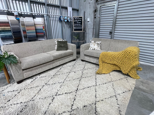 NZ MADE 
MOBILIER 2+3 LOUNGE SUITE