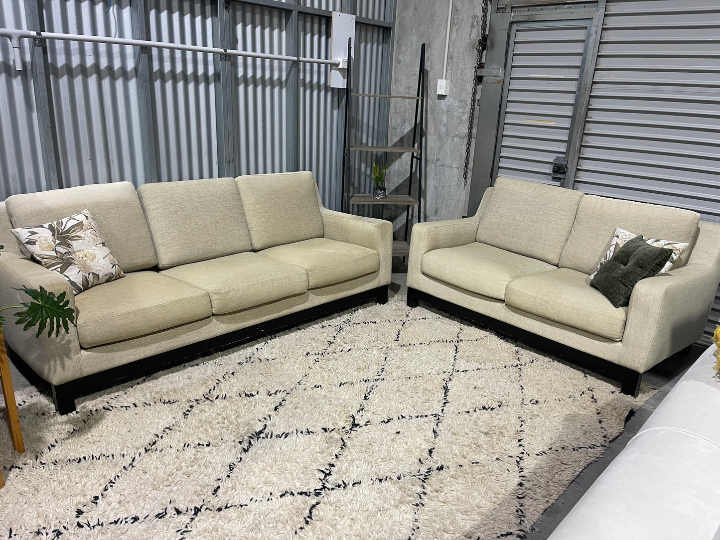 GREAT CONDITION 
NZ MADE 
2+3 SEATER LOUNGE SUITE