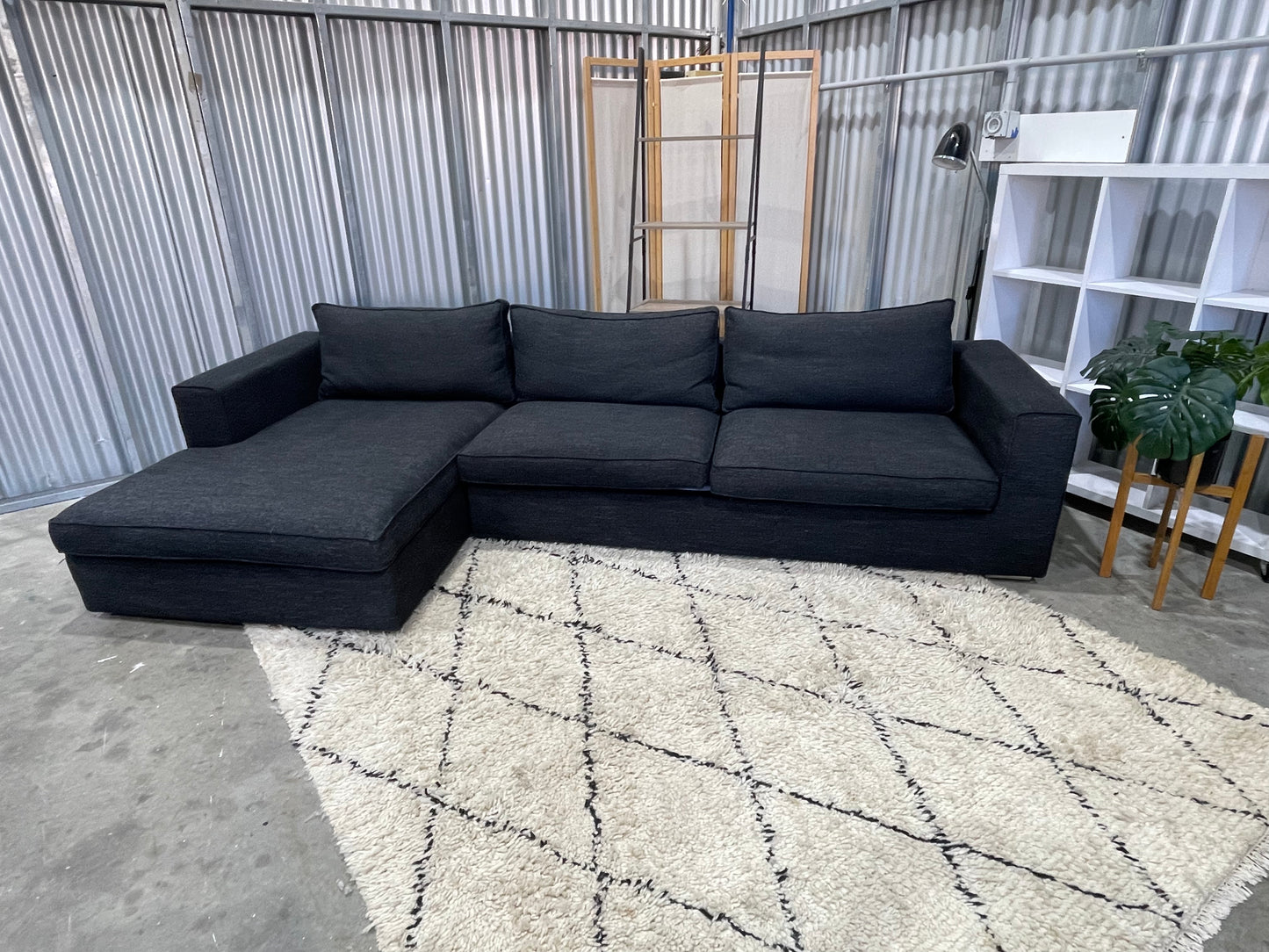 Excellent Condition - Charcoal Colour - Woven Fabric - 3.5 Seater Lounge Suite