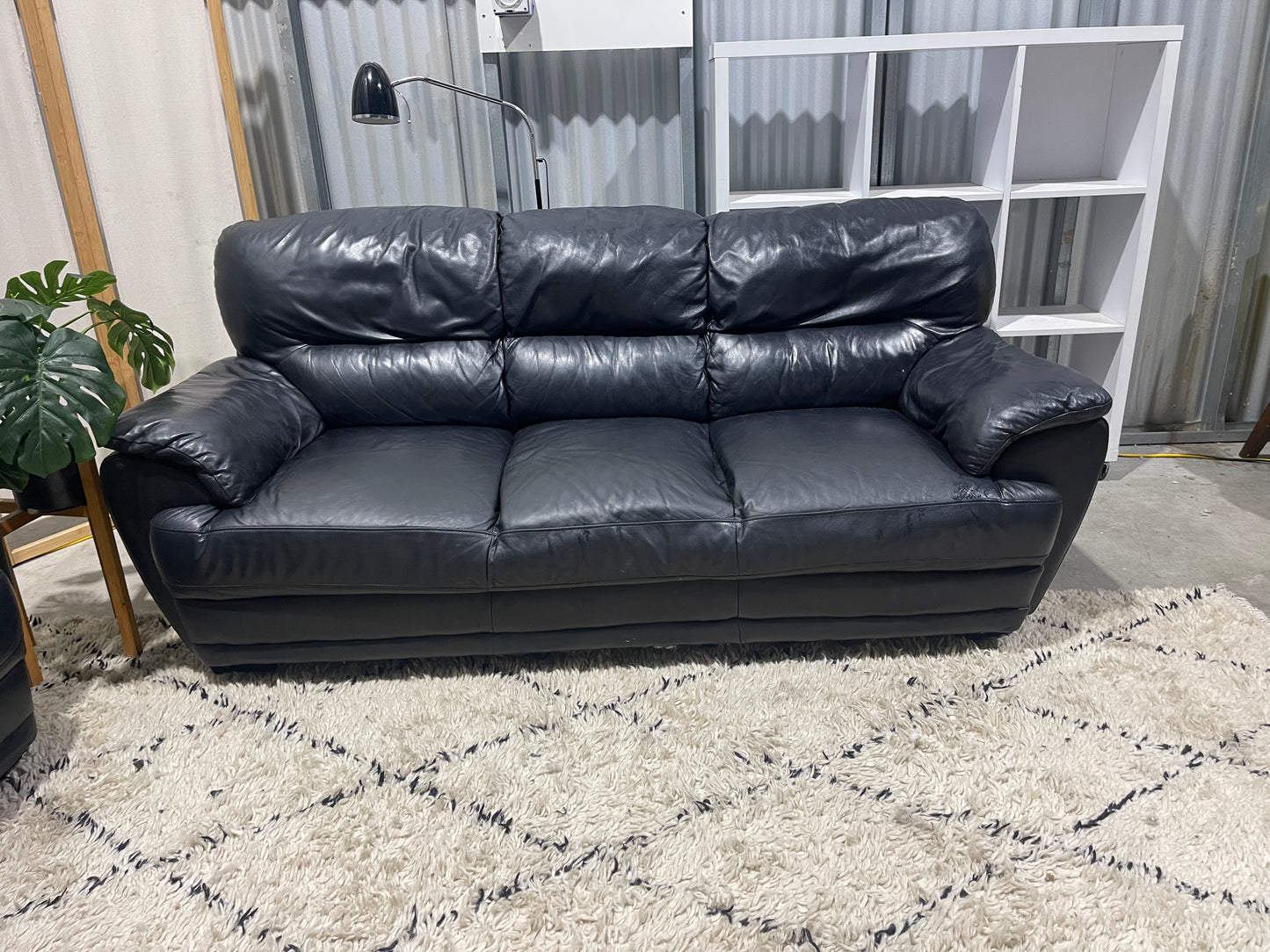 !!!FREE DELIVERY!!! 🚚 
Excellent Condition- Genuine Leather 
- 3 + 2 Seater Lounge Suite