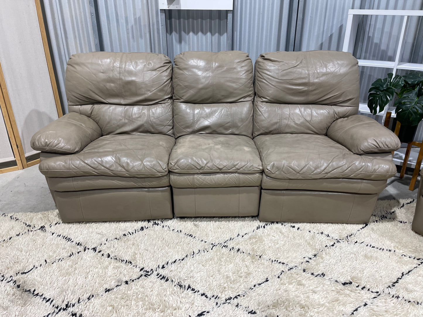 Great Condition Genuine Leather - FULL RECLINER - 3 + 1 Seater Recliner Lounge Suite